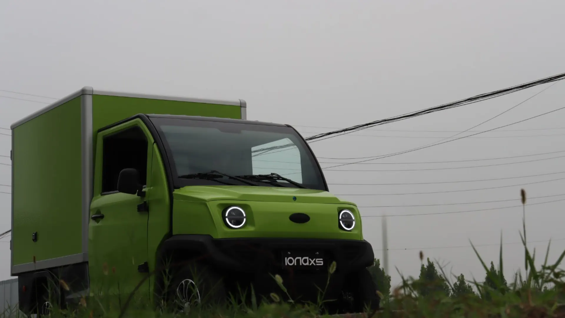 IONAx Move - Rear view, white with refrigerated box on the road